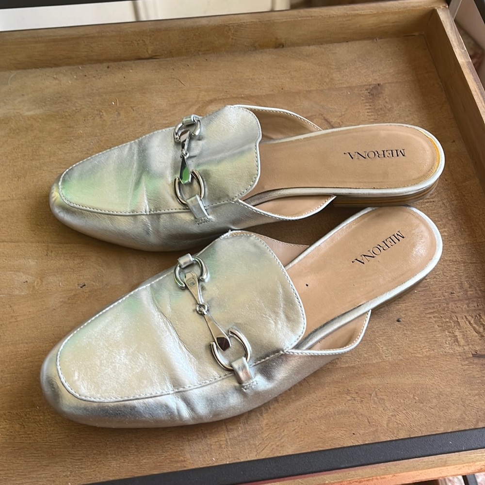 Silver Merona shoes with silver buckle.